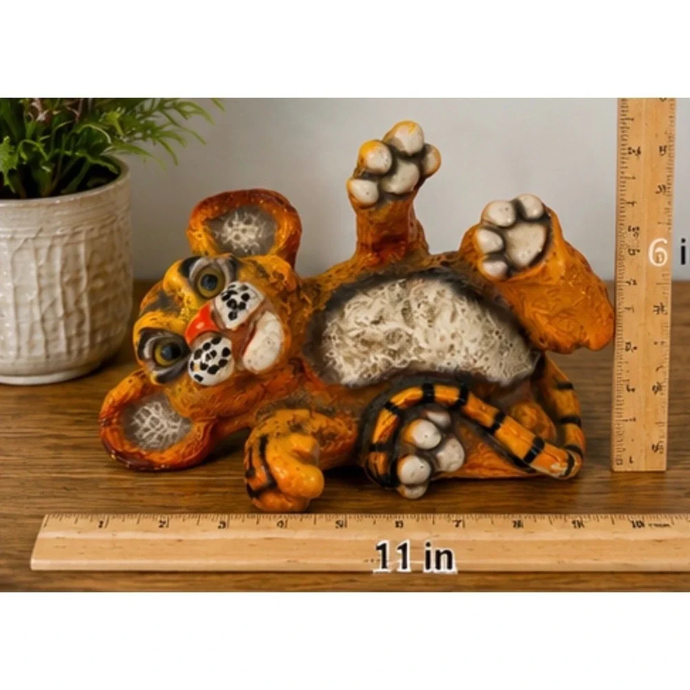 Vintage Large Resin Tiger Figurine – Retro Jungle Cat Décor -‎ not a toy